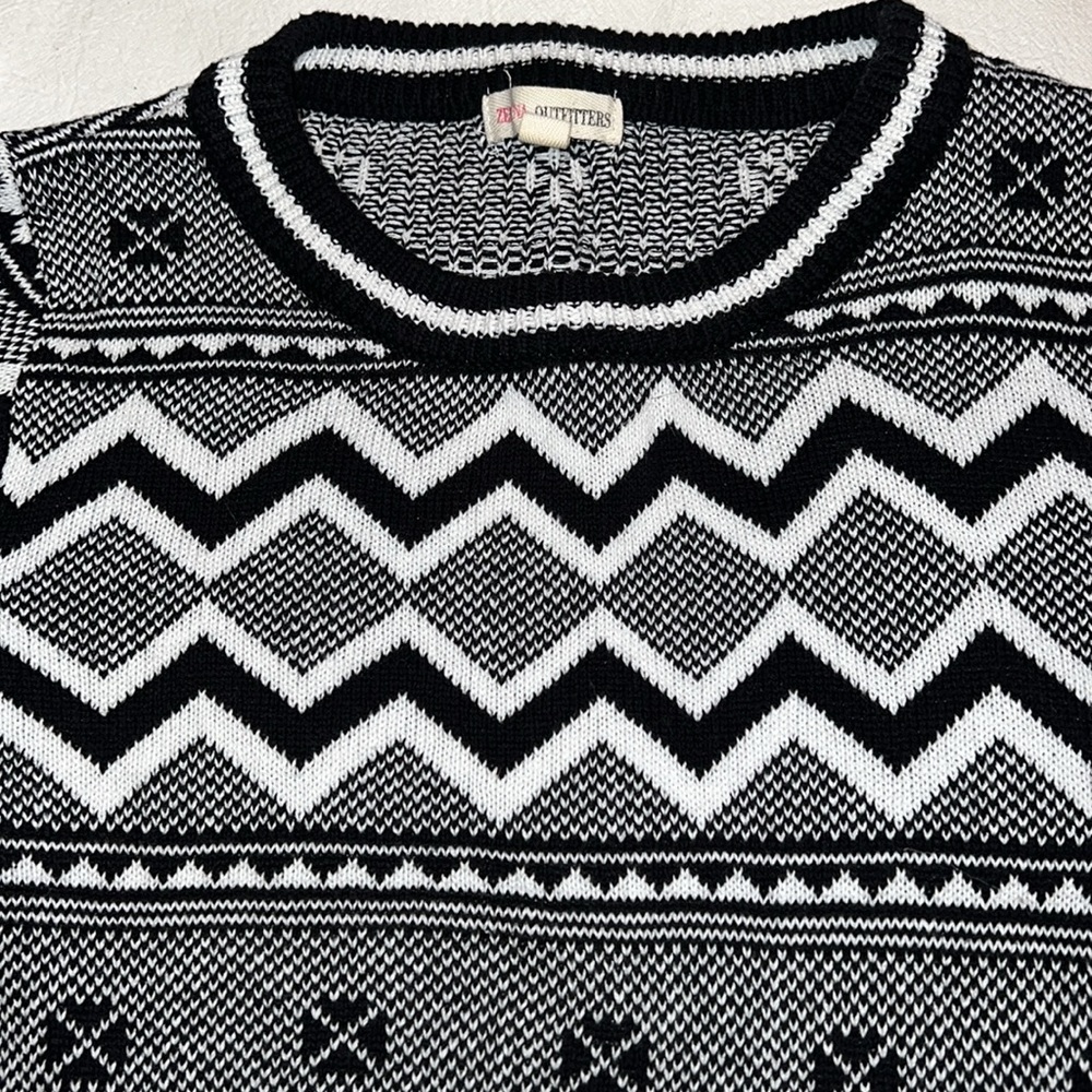 Unique pattern sweater - Picture 2 of 4